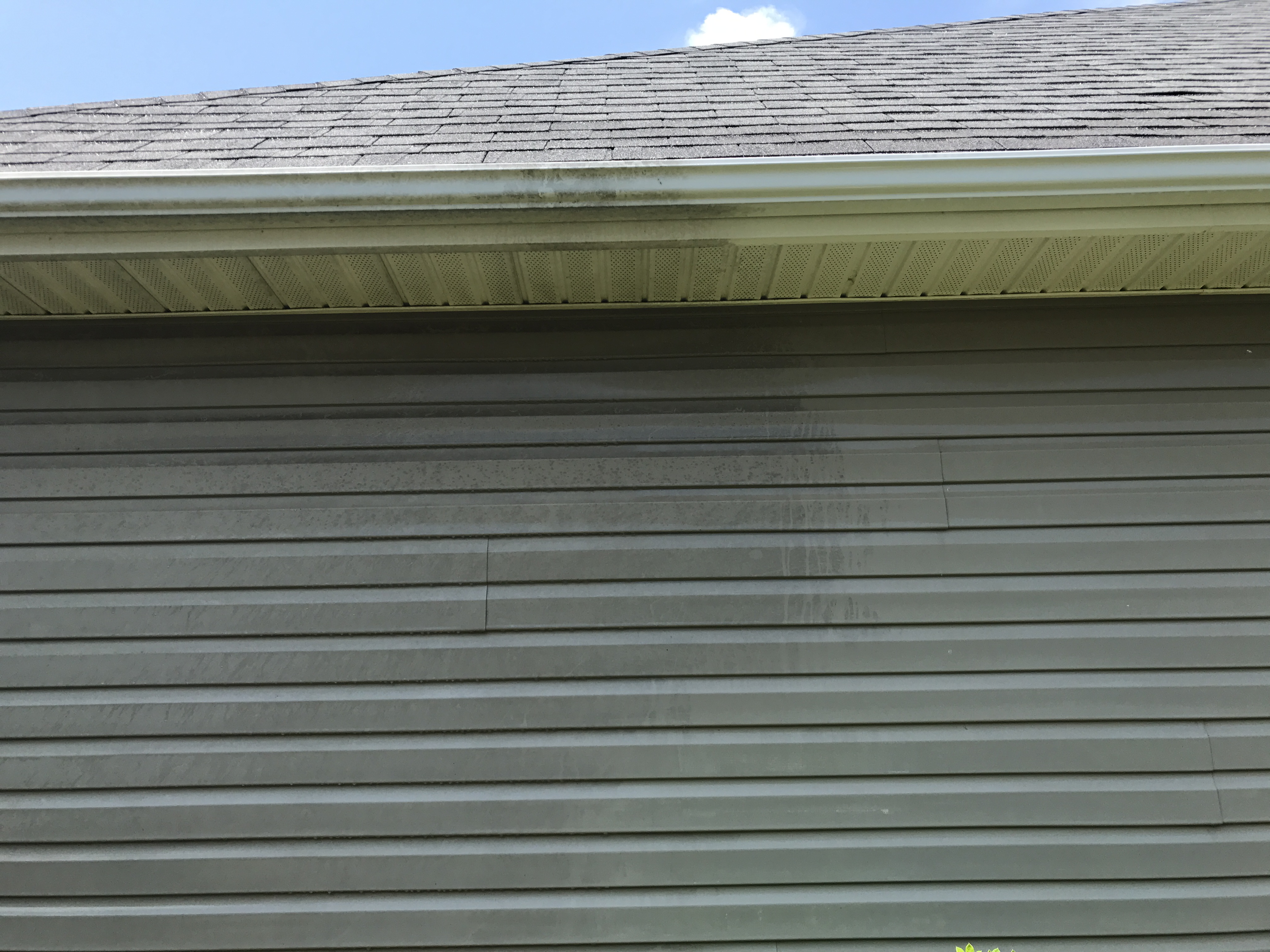 Vinyl siding and gutter wash